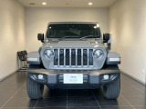 【フロントグリル】7スロットルグリルはJeep伝統の証です。SUVのみにこだわり続けている伝統あるJeep車へお乗り頂いてみてはいかがですか?