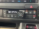 運転席にはシートヒーターが付いています!寒い日に便利な装備ですね。