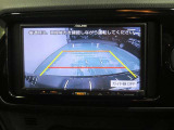 車両後方の映像を映すバックモニター。進路を確認しながら安全に車庫入れできます。