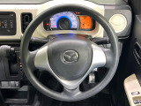インテリアに合わせたデザインのステアリングは、運転される方のことも考え、運転しやすい形状、大きさです。是非一度、実際に触ってお確かめください。