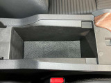センターコンソールの中にも収納スペース!運転席周りをすっきり保てます!