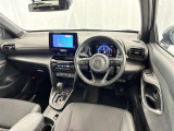 運転席まわりです。 各操作スイッチは使いやすい位置に配置されてます。