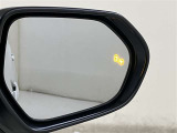 ウインカーミラーにはBSM(ブラインドスポットモニター)を搭載。隣を走る車両が死角に入るとLEDインジケーターを点灯。また、ウィンカーを出すとインジケーターも光って点滅!注意を促してくれます