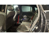 ドアハンドルには握りやすいグリップ形状が採用されています。万一の事故の際など、車内に残された乗員を救出する為、外部からドアを開けやすいようになっています。
