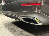 納車前整備はメーカー規定に基づき併設工場で入念に行います。メルセデス・ベンツ指定のツールと技術を用い、メーカーの研修を受けたメカニックがお客様のお車を整備いたします。神奈川運輸支局指定整備工場です。