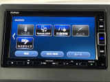 USBやBluetooth Audio、AUXなどの項目が整理され、接続方法を画面で確認しやすい構成です。設定や電話のメニューにも進めるため、日々の利用に合わせて使いやすく活用できます。