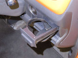 運転席にカップホルダーを装備しております。