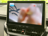 テレビ映像を画面で視聴できる装備です。停車中の休憩時間にニュースや番組を楽しめるため、待ち時間を過ごす際にも便利。視聴は安全のため停車中にご利用ください。