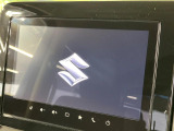 【メーカー純正ナビ】インテリアに溶け込むスタイリッシュな「専用設計」メーカーナビを装備♪視認性や操作性など基本性能にも優れ、より上質なカーライフをお楽しみいただけます。