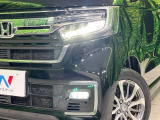【LEDヘッドライト】悪天候や夜間走行時も良好な視界を確保し安心して運転できる高輝度LEDヘッドライトを装備!点灯速度が早く、消費電力も抑えられています。