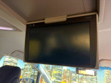 【純正フリップダウンモニター】付き☆後部座席に座りながら大画面でTVやDVDをお楽しみいただけます♪