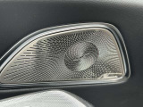 認定中古車はお車の経過年数や走行距離により1年もしくは2年間保証を付帯しております。「認定中古車保証」はメーカー保証です。全国のメルセデス正規販売店で保証を受けることができます。