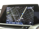 メーカー装着の8インチSDナビを装備しております。