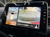 【バックカメラ】運転席から画面上で安全確認ができます。駐車が苦手な方にもオススメな便利機能です。