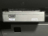 ドライブレコーダー本体ユニットはグローボックス上部にあります