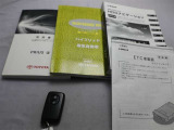取説・メンテナンスノート・スマートキーの3点セットです。