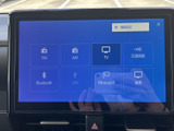 ラジオやテレビ、Bluetooth、USBなどの選択項目が画面に並び、使いたい音源を確認しやすい構成です。停車時にも項目を見比べながら選べ、日々の車内時間に活用できます。