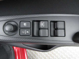 運転席の窓操作部分です。スイッチでミラーや窓の開閉が電動で行えます。