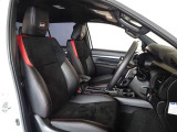 GR専用のスポーツシートです、ホールド性能に優れています。