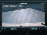◆【リアカメラ】が装着されています。リバースに入れるだけで映ります。後方の安全確認や、狭い駐車場での車庫入れ、雨の日や夜間など視界の悪い時に便利です。安全にバックする為には欠かせない装備です。