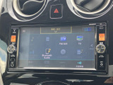FM・AMやBluetooth Audio、テレビなどの選択項目が画面に並び、使いたい音源を確認しやすい表示です。タッチ操作で項目を選べるため、日常の移動にも便利です。
