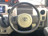 【純正革巻きステアリング】上質な革を使用することで、手にしっかり馴染みとても運転しやすいハンドルです♪