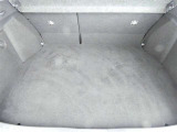 開口部の広いラゲージスペースは、ゴルフバックなどの荷物もラクラク積み込めます。