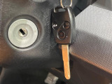 【キーレス】少し離れた場所からでもボタン一つでドアの開錠・施錠ができるのでとっても便利!ドアの鍵穴周りに傷をつけることもありません♪