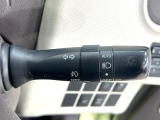 【オートライト】周りの明るさに応じて自動でヘッドライトの点灯・消灯ができる機能です!ライトの付け忘れ・消し忘れなどが無くなり、雨の日や夕方の走行も安心!トンネル通過時も便利ですね♪