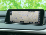 道路や周辺施設を画面上の地図で確認でき、目的地までの道順を把握する際に便利です。現在地を示す表示や地図の操作項目も見やすく、行き先の確認をサポートします。