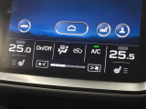 【左右独立型フルオートエアコン】運転席と助手席でそれぞれお好みの温度に設定可能。同乗者にも配慮した、快適な空調をお届け致します。