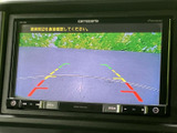 後方の映像にガイドラインを重ねて表示するモニターです。駐車時に車両後方の様子を確認する手助けとなり、目視とあわせて周囲を確かめながら操作したい場面に便利です。