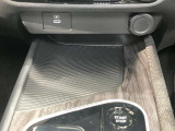 USBソケットで車内でもスマホの充電ができます♪