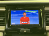 テレビ映像を画面で楽しめる装備です。停車時にニュースや番組を視聴でき、待ち時間を過ごす際にも便利。画面表示が分かりやすく、操作項目もまとまっています。