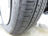 「155/65R14」サイズのタイヤが装着されています。