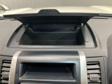 運転席からすぐ手が届く収納ボックス★サッと取り出したい小物を収納しておくと便利です!