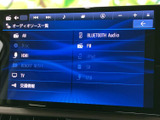 AM・FMやBluetooth Audio、テレビなど、利用できる音源が一覧で表示されています。選択肢が画面上で見比べやすく、聴きたい音源を選ぶ際にも便利です。