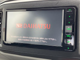 画面を見ながら案内や各種メニューを確認でき、周囲のボタンもまとまって配置されています。走行中の操作は控え、停車時に確認しやすいレイアウトで、日々の移動をサポートします。