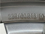 タイヤサイズは【225/60R18】