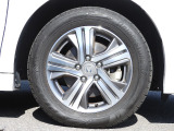 ★右前タイヤ★16インチアルミホイールを装着!タイヤ詳細 205/60R16インチでタイヤの溝は、5mmございます。