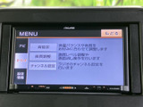 停車中にテレビや映像を楽しめる画面を備え、メニューも見やすく表示されています。音量や画質などの設定項目が並び、必要な内容を確認しながら選びやすい構成です。