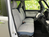 明るい色合いのシートと落ち着いた車内配色で、ゆったりと過ごしやすい前席空間です。窓からの視界も広がり、運転席と助手席それぞれで快適にお過ごしいただけます。
