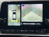 【アラウンドビューモニター】車を上から見下ろしているかのような映像で周囲の状況がひと目で確認、狭い駐車場に駐車するときも安心です♪