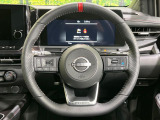 インテリアに合わせたデザインのステアリングは、運転される方のことも考え、運転しやすい形状、大きさです。是非一度、実際に触ってお確かめください。