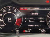 低走行車両入庫!レイアウトはステアリングスイッチで切り替えでき運転に集中しながら必要な情報を瞬時に得ることが可能です。