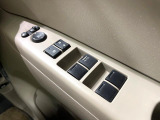 【電動格納ミラー】サイドミラーは電動格納式となっており、狭い駐車場でもキズがつくリスクを抑えられます。