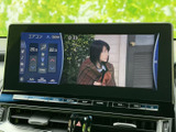 画面にはテレビ映像を表示でき、停車中の休憩時間などに番組を視聴できます。空調の表示も同時に確認できるため、車内で過ごす際に必要な情報を見渡しやすい構成です。