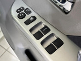 【電動格納ミラー】サイドミラーは電動格納式となっており、狭い駐車場でもキズがつくリスクを抑えられます。