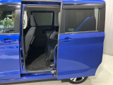 【両側オートスライドドア】子供を乗せたりするのにも隣のお車を気にせずストレスフリー★雨の日などはリモコンキーからドアの開閉ができとても便利♪