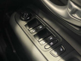 納車時のガラスコーティングはお勧めです。専門業者にて研磨作業を行い塗面を整えガラスコーティングを施工します。輝きが違います。